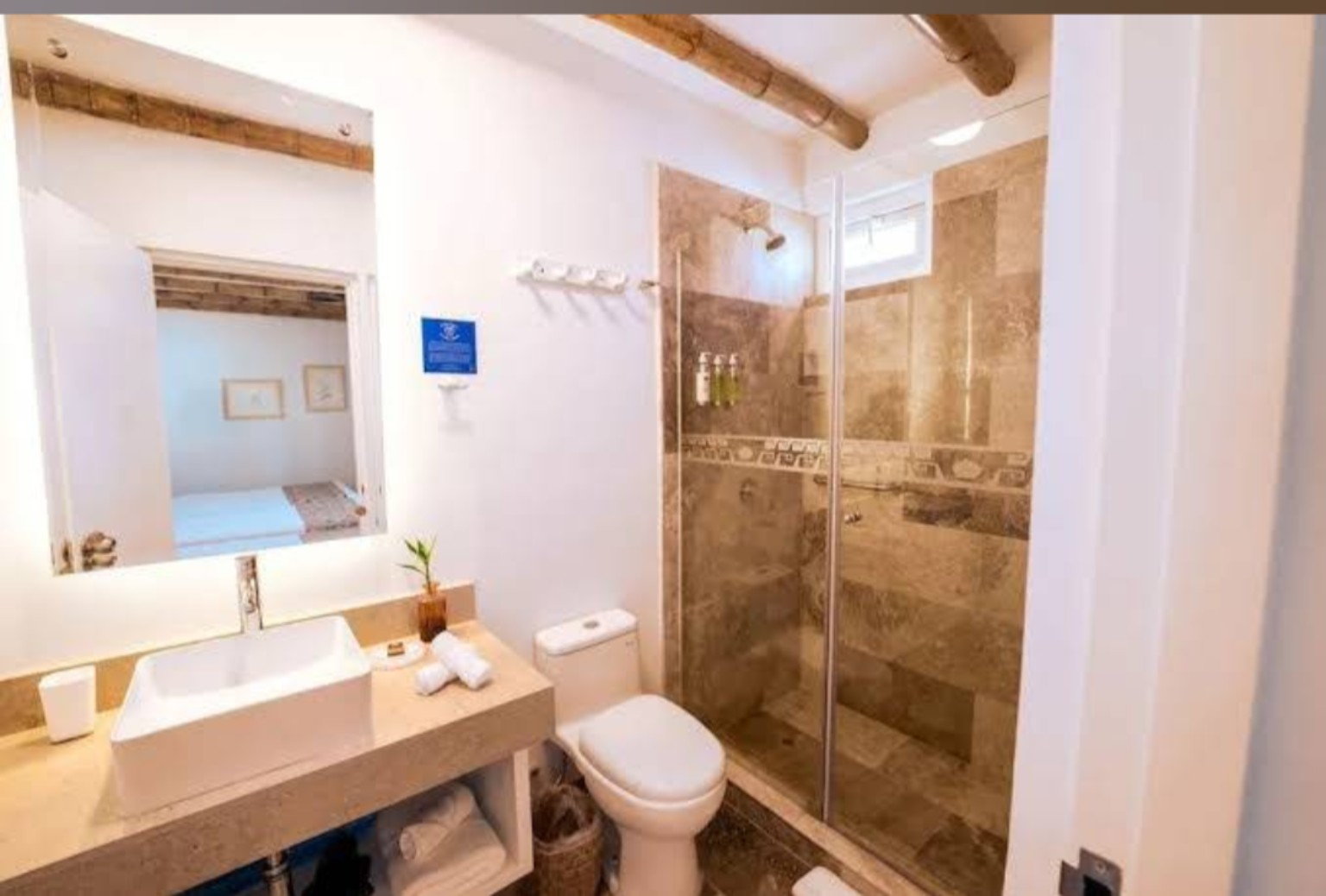 Paracas modern bathroom